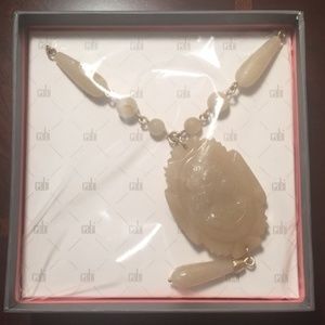 Cabi Cameo Necklace RV $98 NEW IN GIFT BOX